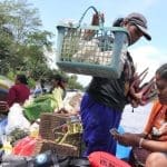 Mau Mengarungi Sungai Sambil Belanja Sayur?