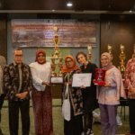 Komunitas The Power of Mama Terima Penghargaan Nasional Clean Air Championship Award