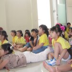 Perkenalan tentang monyet ekor panjang di Sekolah Minggu Gereja Regina Caeli